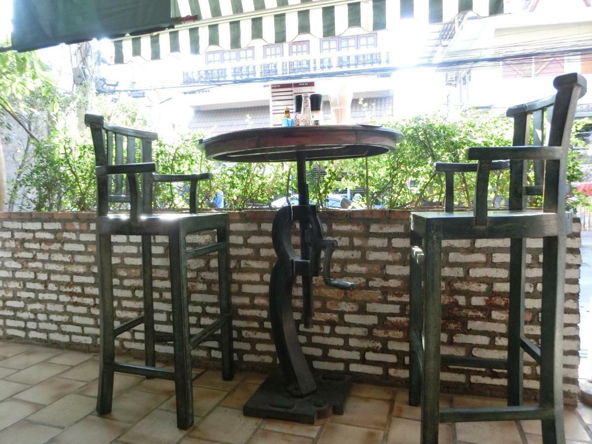 The Travellers Arms Otel Chiang Mai Dış mekan fotoğraf